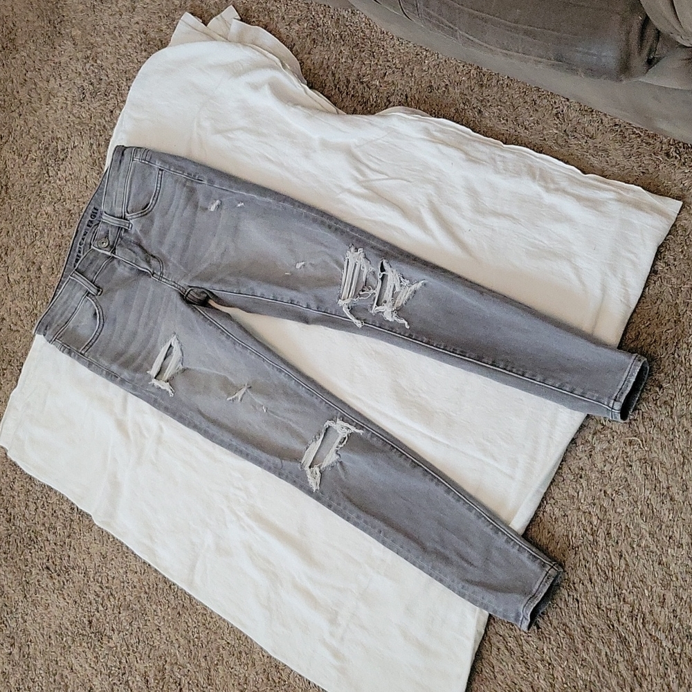 American Eagle grey distressed Jeans